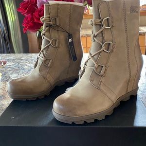 Sorel Joan of Arctic Wedge ll Ash Brown